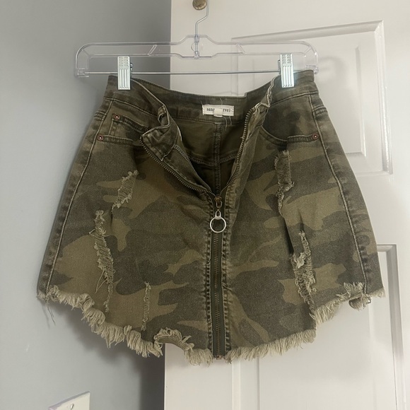 Camo style color mini skirt - Picture 2 of 4